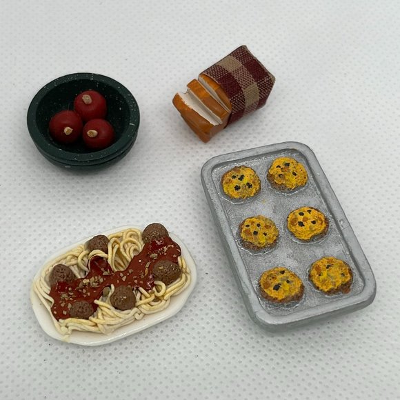 Other - Vintage Dollhouse Dinner & Dessert! NWOT